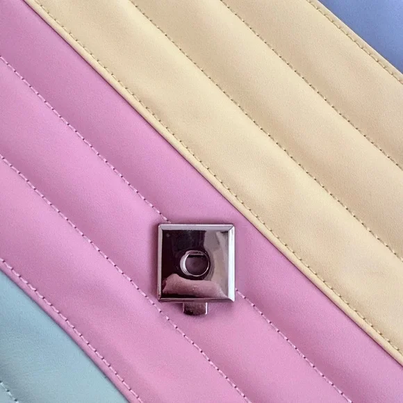 Gucci Pastel Diagonal Quilted Crossbody Bag with Double G - Picture 3 of 6